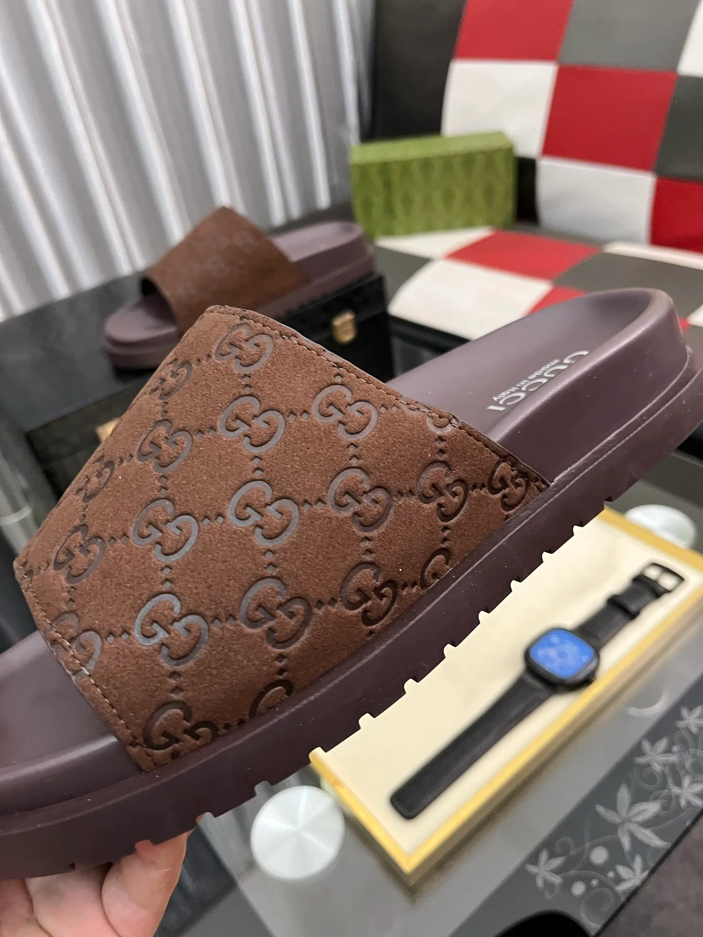 Men's shoes 💰320⌚️⌚️ (gucci-Gucci) New men's slippers, high-end boutique, made of cowhide, with exquisite embossed logo decoration on the upper, fine workmanship, super soft soles, casual, loose and comfortable, a must-have in summer! \nsize：38-44